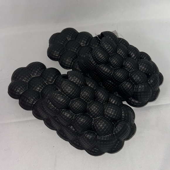 BLACK BUBBLE SLIPPERS - Picture 3 of 6